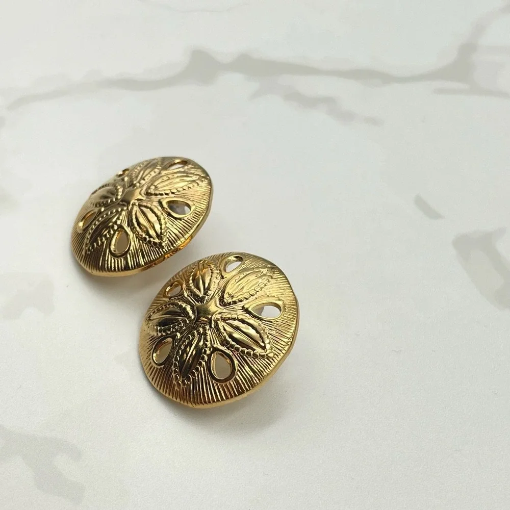 Vintage VTG Gold Tone‎ Sand Dollar Earrings Post Back Beach Sea Life Jewelry